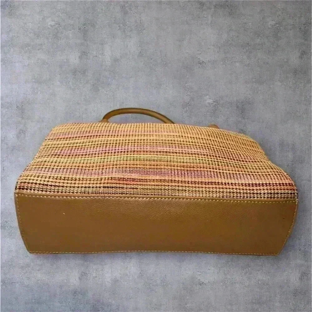 Vintage Liz Claiborne women’s Multi Compartment Tan Leather Handbag - Picture 4 of 5